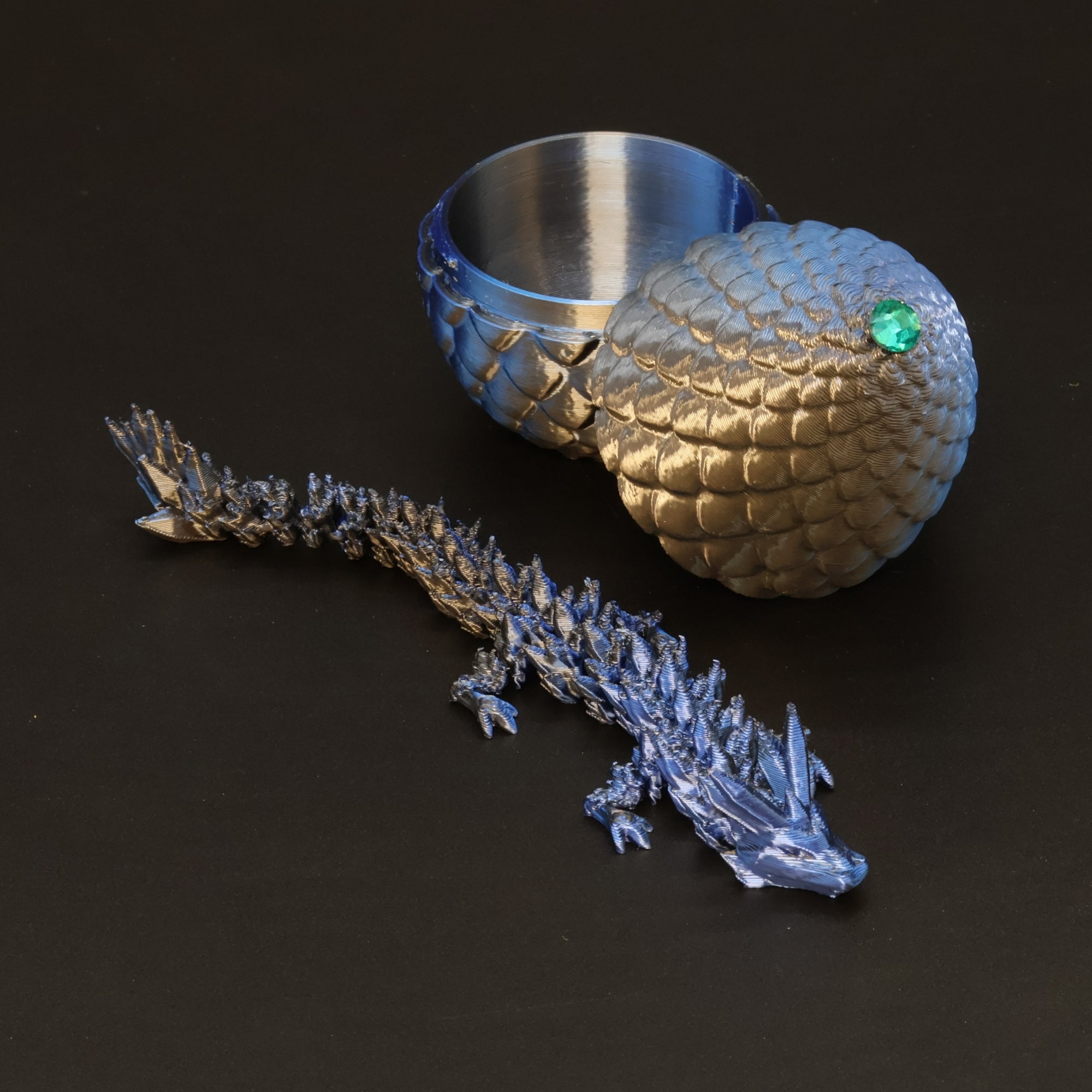 3D Printed Dragon Egg w/ Dragon