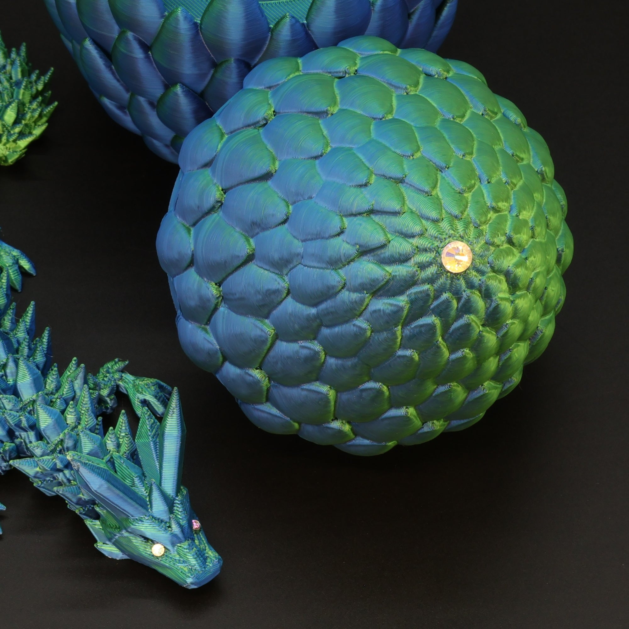 3D Printed Dragon Egg w/ Dragon